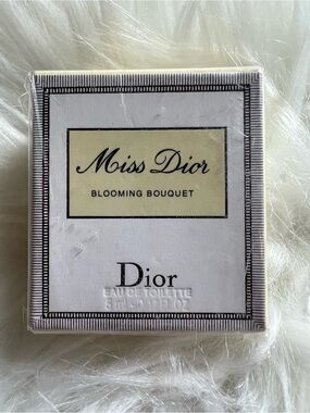 Dior Miss Dior Blooming Bouquet Mini - White and Cream Packaging